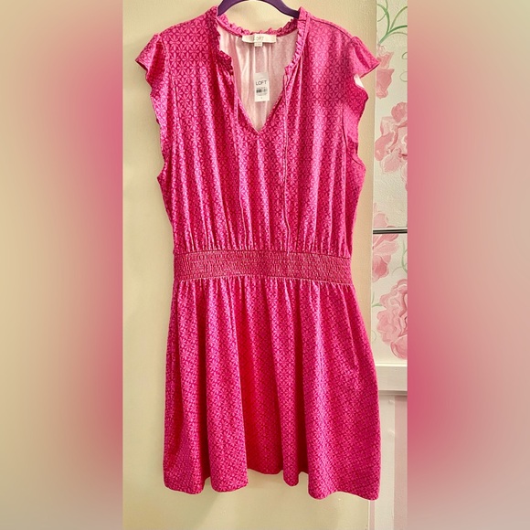 LOFT Dresses & Skirts - LOFT Vibrant Pink Ruffled V-neck Dress
SIZE LARGE *NWT*